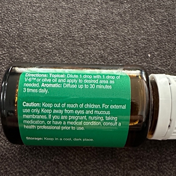 Young Living Eucalyptus Radiata Essential Oil - Vibrant Green - Picture 4 of 6